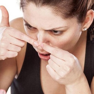 Kesalahan Membersihkan Komedo