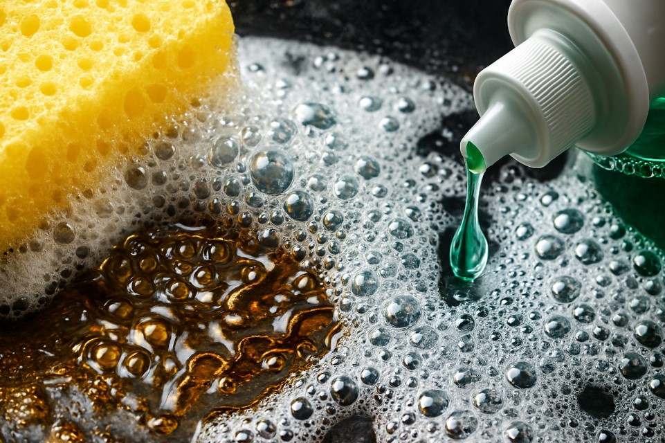Sabun cuci piring membersihkan lemak